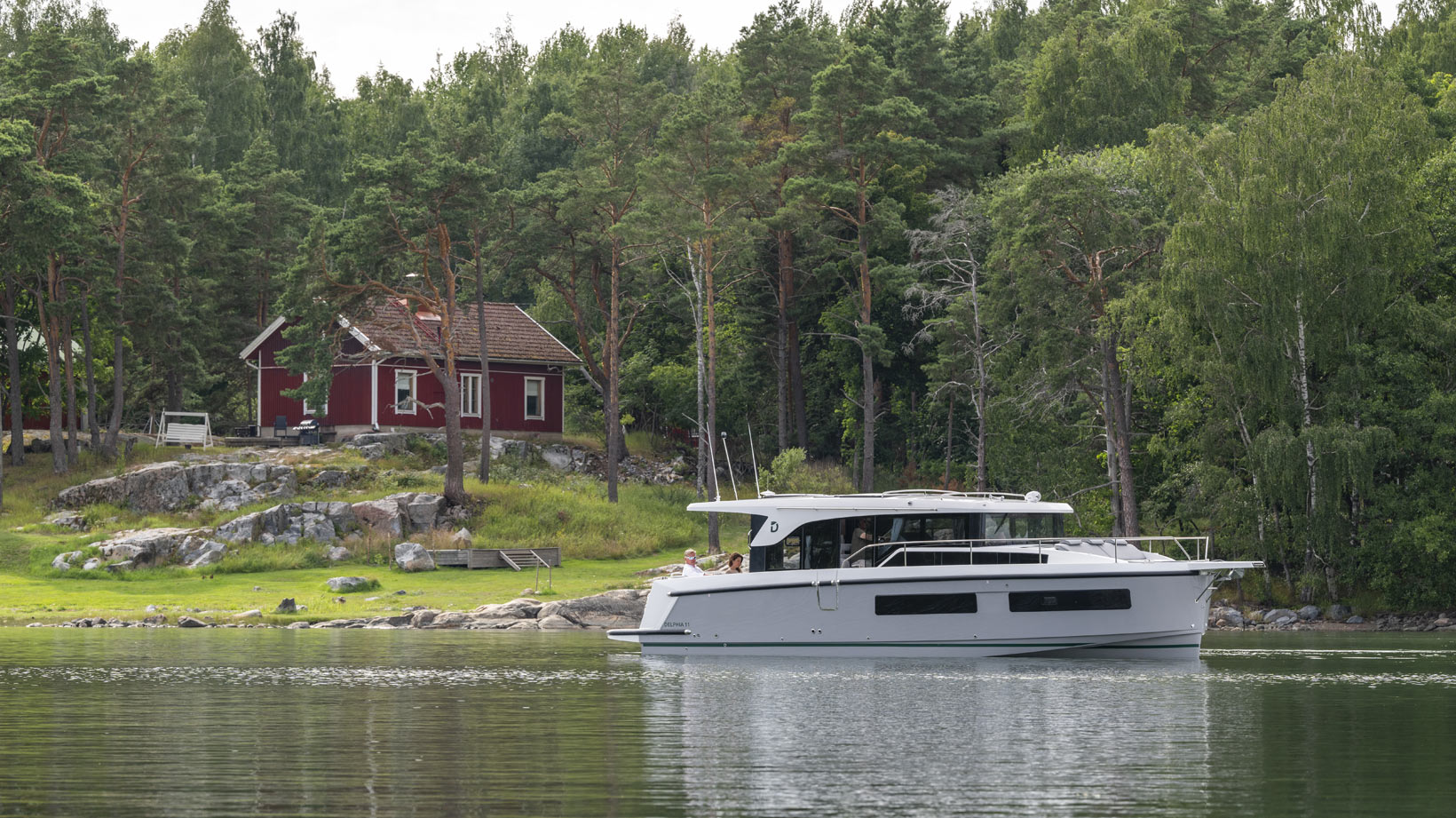 Delphia 11 Sedan Electric Cabin cruiser | Electrified Marina